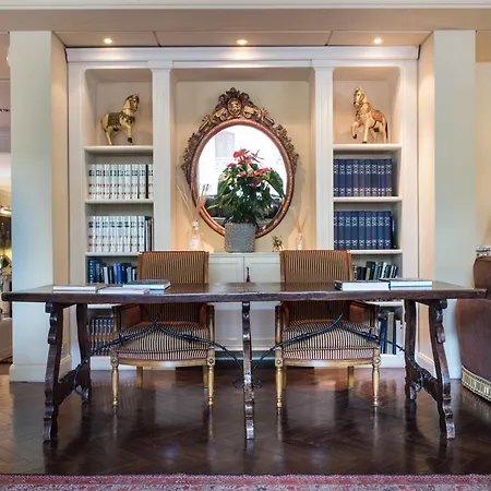 Francia E Quirinale Hotel 4*